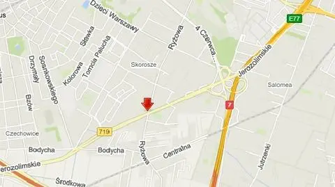 Audi wpadło na barierki. Były utrudnienia w Jerozolimskich