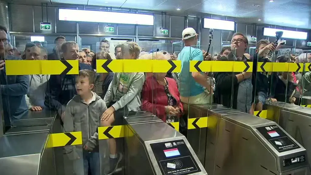 Tłumy na otwarciu metra