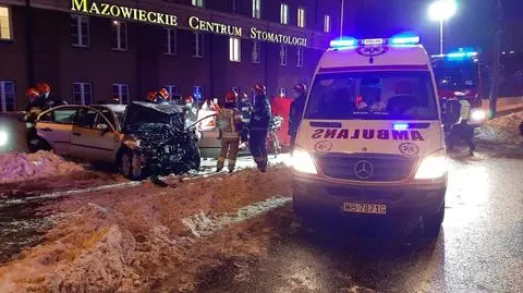 Wypadek na moście Śląsko-Dąbrowskim. Kierowca auta zmarł po zderzeniu z autobusem