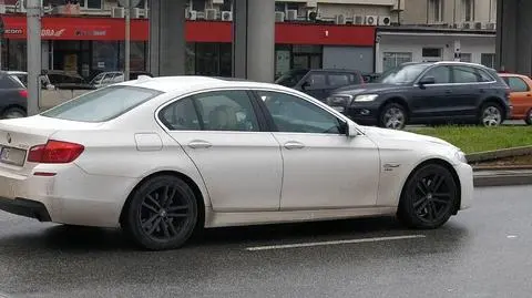 Potrącenie pieszego na przejściu. Policja: kierowca miał zielone światło