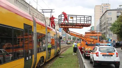 Ciężarówka zerwała sieć trakcyjną. Utknęły tramwaje na Mokotowie