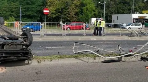 Dachowanie na drodze krajowej 61. Kierująca ranna