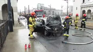 Na moście Poniatowskiego spłonęło auto 