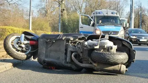 Wypadek z udziałem skutera na Marszałkowskiej
