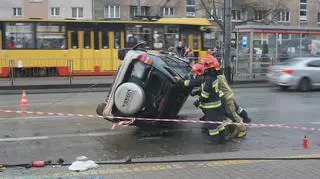 Auto dachowało na Woli