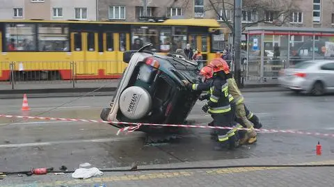 Auto dachowało na Woli