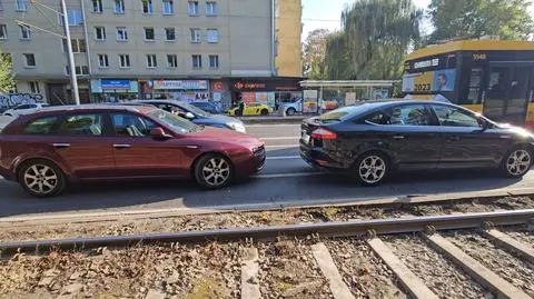 Czekała na lawetę, w tył jej auta wjechał pijany kierowca