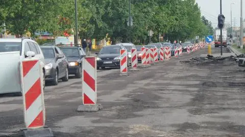 Bez asfaltu, obok stacji benzynowej. Trudne powroty z "Mordoru"