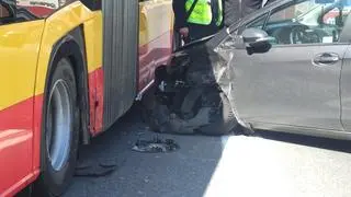 Zderzenie z udziałem autobusu miejskiego na placu Piłsudskiego