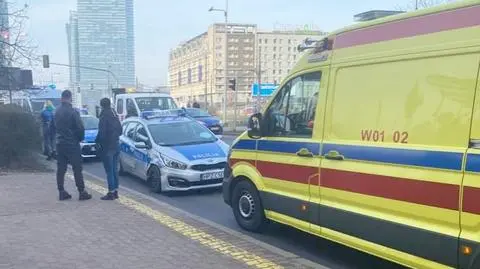 Kolejny rozbity radiowóz na placu Zawiszy
