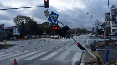 "Sygnalizator może runąć na jezdnię" 