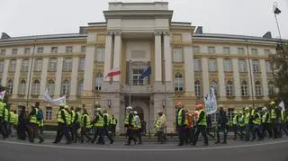 Protest w Alejach Ujazdowskich