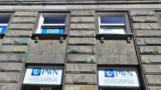 Zdemontowano neon księgarni przy Koszykowej