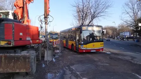 Wciąż ciasno na Chrobrego. Skończą do poniedziałku?