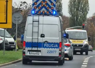 Zderzenie dwóch samochodów na ulicy Banacha