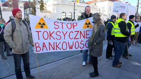 "Stop toksycznej bankowości".  Protest przed pałacem prezydenckim