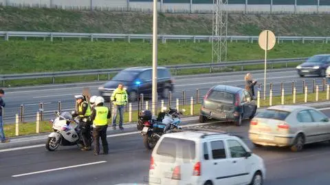 Zderzenie dwóch osobówek na Trasie AK