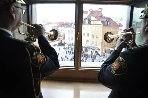 Hejnaliści na wieży Zamku Królewskiego