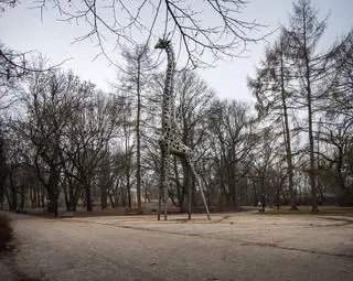 Plac z Żyrafą przed remontem Parku Praskiego