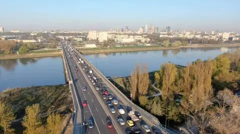 Kolizja na Trasie Łazienkowskiej. Korek od Saskiej do Centrum