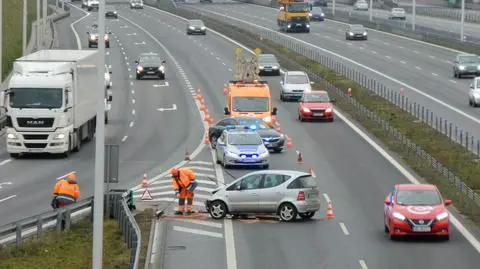Węzeł Opacz: Auto w poprzek drogi, utrudniony dojazd na lotnisko