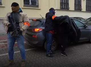 Policjanci zatrzymali mężczyznę poszukiwanego listem gończym