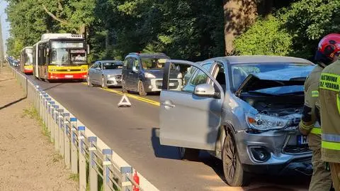 Zderzenie trzech aut na wjeździe do Warszawy 