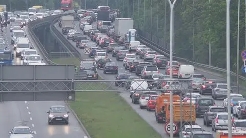 Kolizje na obu kierunkach Wisłostrady. "Niegroźne, ale uciążliwe"