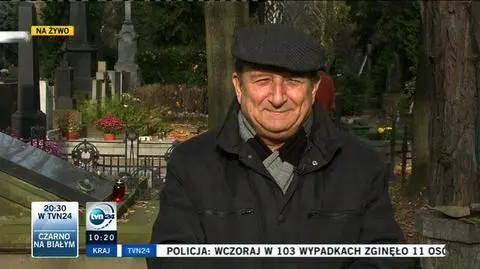 Kazimierz Kaczor kwestuje na Cmentarzu Ewangelicko-Reformowanym