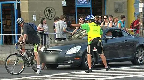 Lexus w Masie Krytycznej  Policja: nie mamy doniesienia