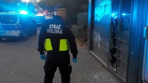Pięścią wybił szybę w kiosku, chciał odjechać autobusem