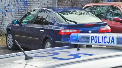 Policjanci przyjechali do wypadku, w aucie obok ktoś zasłabł. Zaczęli reanimację