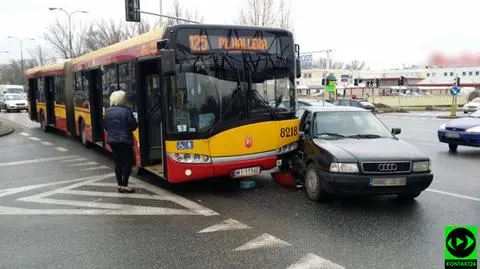 Zderzenie autobusu z audi