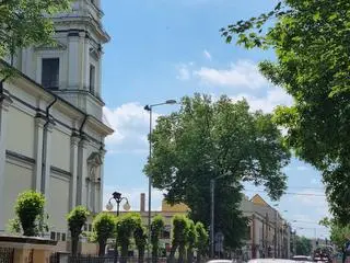 Latarnie świecą dłużej przy dwóch głównych ciągach komunikacyjnych i przy najczęściej uczęszczanych przejściach