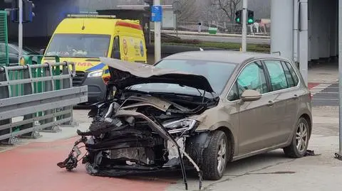 Zderzenie dwóch aut, trzy osoby poszkodowane