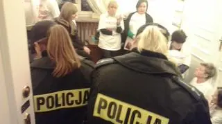 Policja spisała dane okupujących ratusz