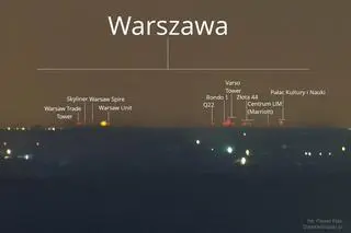 Widok z Łysej Góry na oddalone o ponad 150 kilometrów wieżowce Warszawy