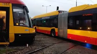 Autobus zablokował przejazd przez plac Zawiszy