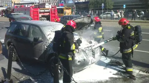 Pożar land rovera w centrum. Akcja straży pożarnej