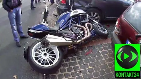 Zderzenie subaru i ducati. Motocyklista w szpitalu