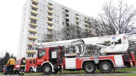 Ogień w mieszkaniu na siódmym piętrze. Strażacy znaleźli ciało