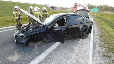 Uderzył w barierki, potem koziołkował. Kierowca został ranny