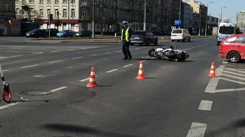 Motocyklista trafił do szpitala "z urazem ręki"
