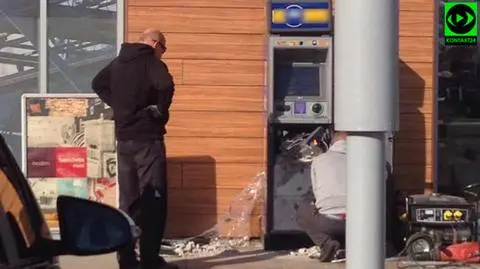 Ktoś chciał ukraść pieniądze z bankomatu 
