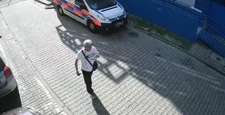 Policja publikuje wizerunki osób podejrzanych o kradzież sprzętu medycznego