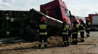 Ciężarówka na boku w Radzyminie 