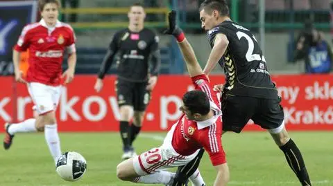 Polonia lepsza od Wisły. Karetka na boisku