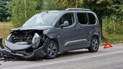 "Na łuku drogi stracił panowanie nad pojazdem". Motocyklista zginął po zderzeniu z autem