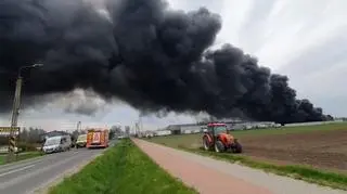 Pożar składowiska palet pod Warszawą 