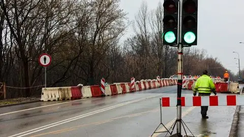 Przywrócili ruch na wiadukcie, na razie tylko wahadłowy